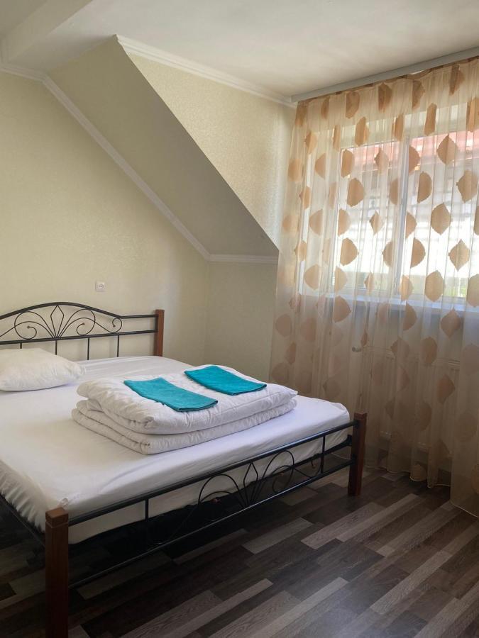 Vip Hostel Mukachevo Exterior foto