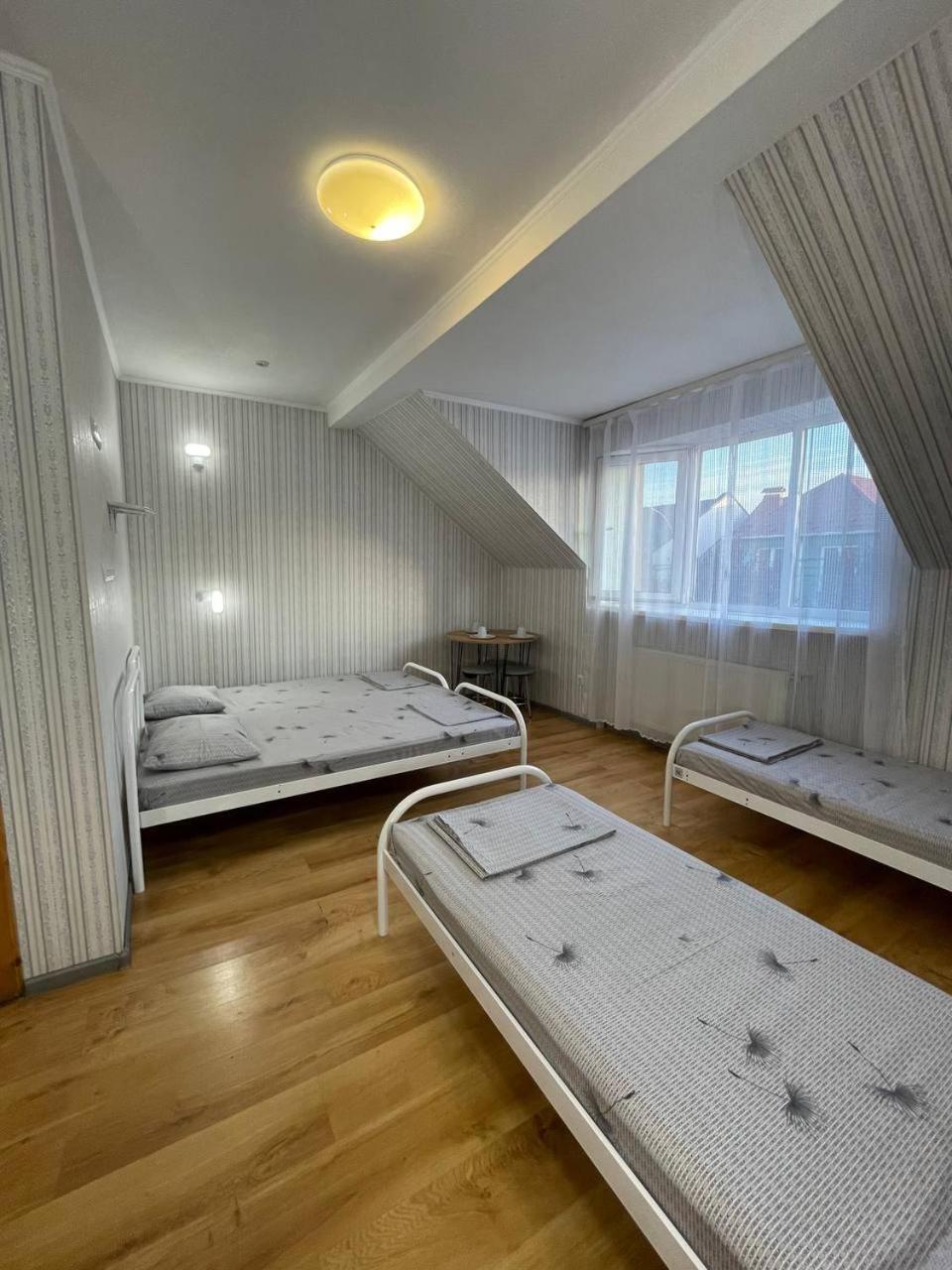 Vip Hostel Mukachevo Exterior foto